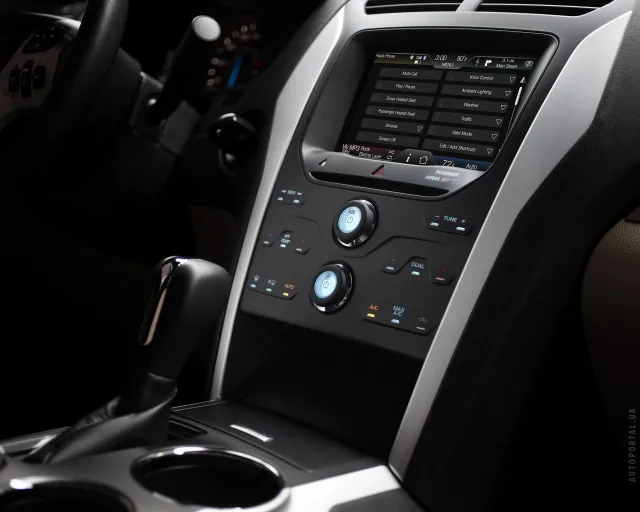 Ford Explorer 3.5 AT — 11