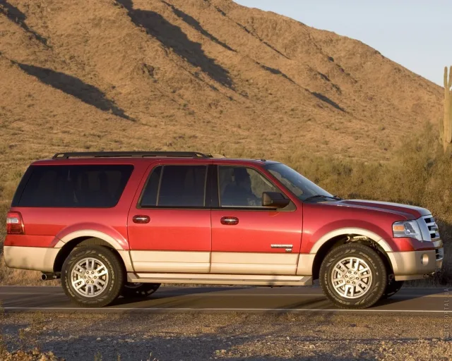 Ford Expedition позашляховик — 18
