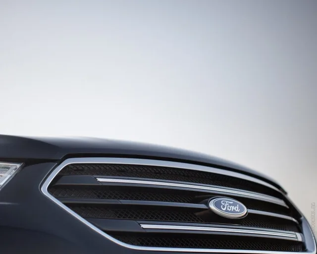 Ford Taurus седан — 24