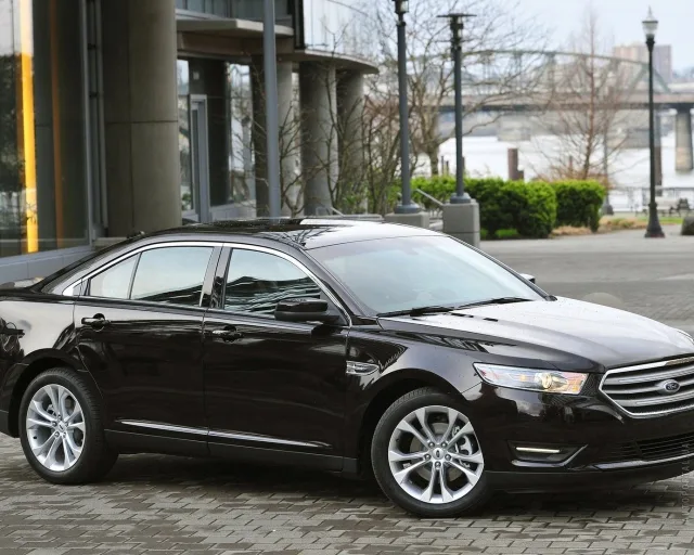Ford Taurus седан — 16