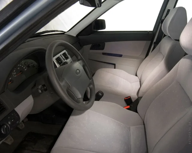 Lada 2170 Priora sedan — 6