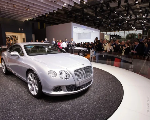 Bentley Continental GT 2011 (Бентли Континенталь ГТ) купе — 17