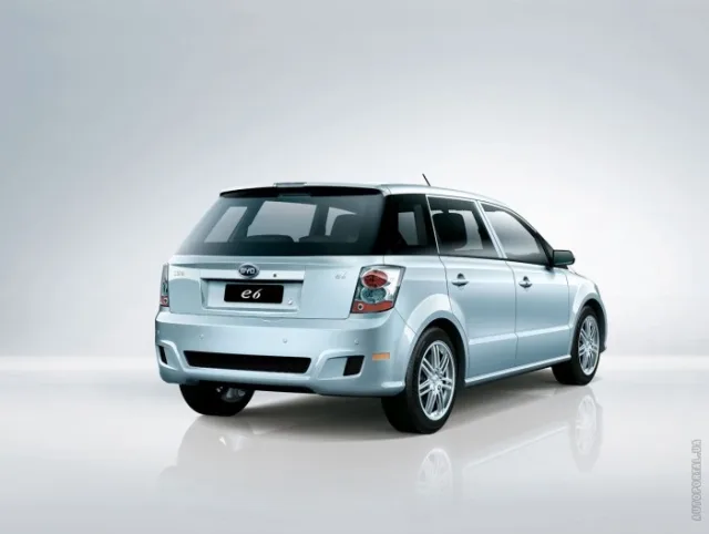 BYD E6 5-дверний хетчбек — 4