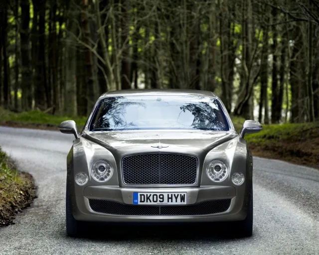 Bentley Mulsanne 2009 седан — 12