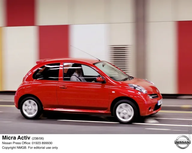 Nissan Micra 2002 хетчбек 3 двері — 4