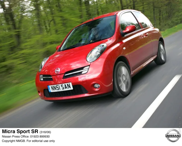 Nissan Micra 2002 хетчбек 3 двері — 3