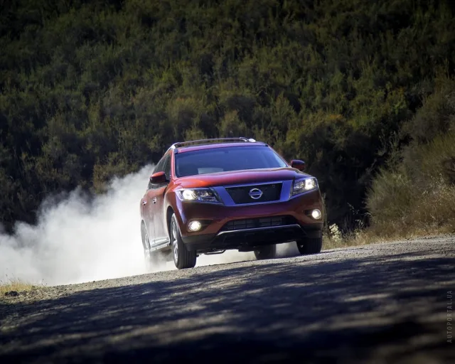 Nissan Pathfinder позашляховик — 13