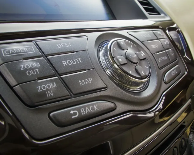Nissan Pathfinder позашляховик — 4