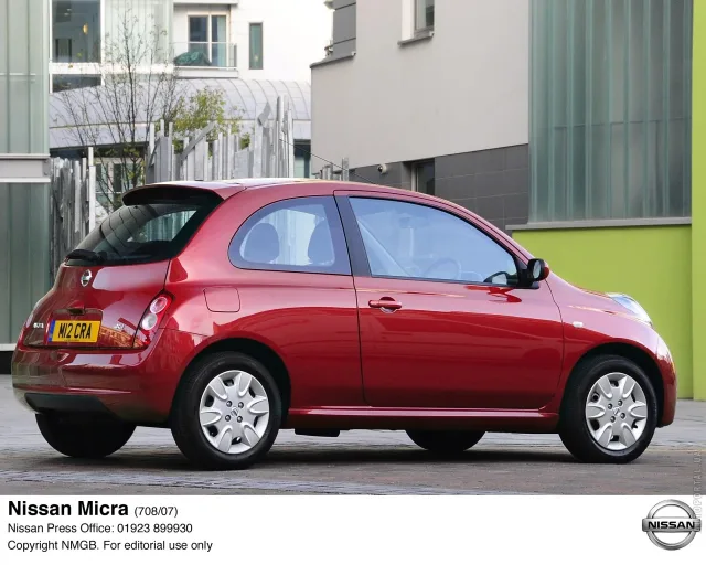 Nissan Micra 2002 хетчбек 3 двері — 11