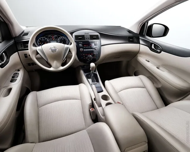 Nissan Tiida (Ниссан Тиида) 5-ти дверный хэтчбек — 5