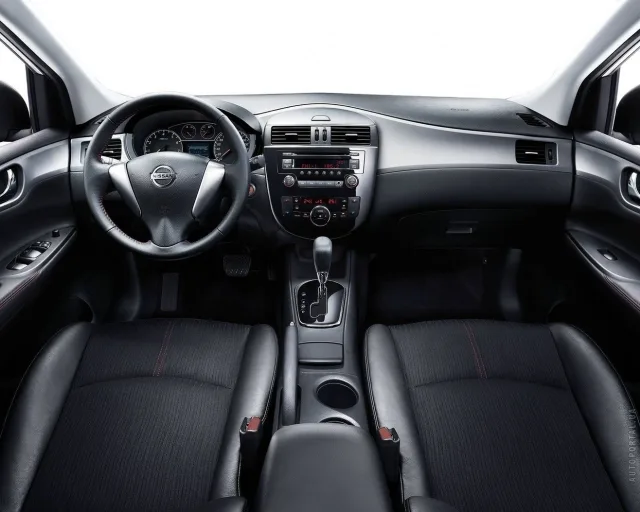 Nissan Tiida (Ниссан Тиида) 5-ти дверный хэтчбек — 4