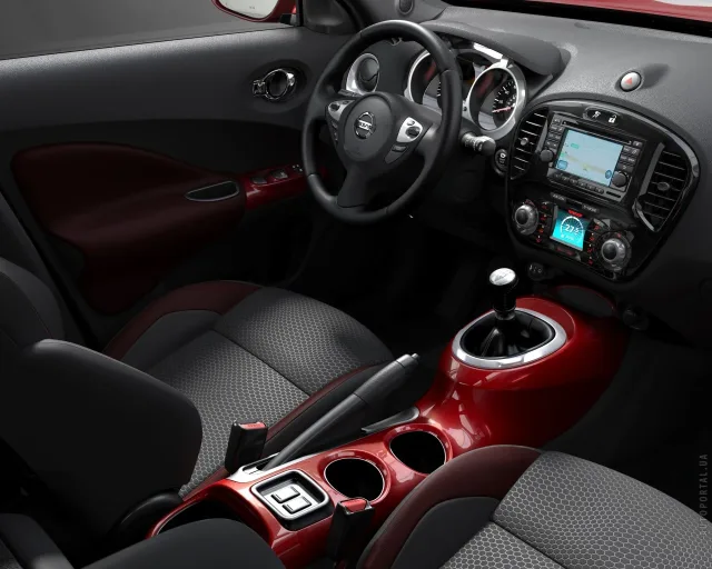 Nissan Juke 1.6 MT Base — 5