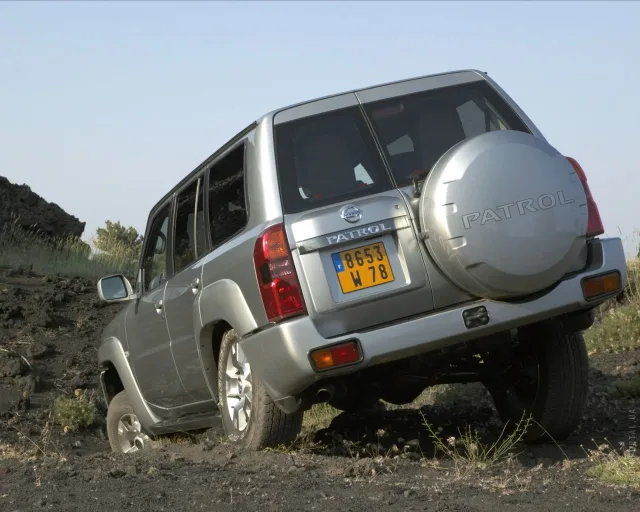 Nissan Patrol 2004 позашляховик — 12