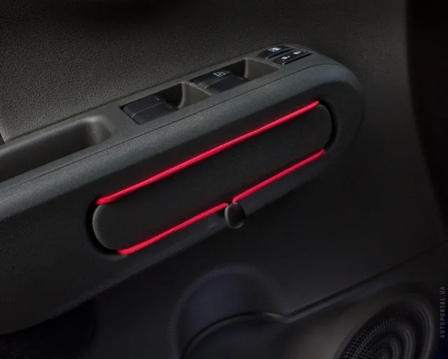 Nissan Cube мікроавтобус — 9