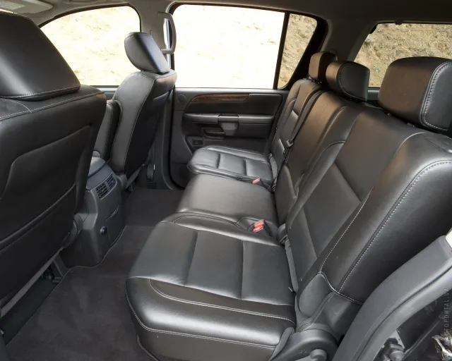 Nissan Armada позашляховик — 3