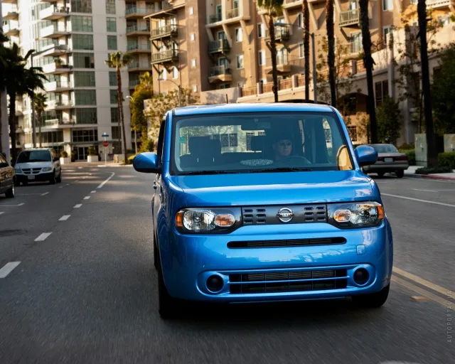 Nissan Cube мікроавтобус — 17
