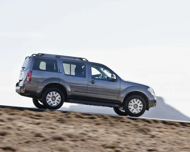 Nissan Pathfinder 2008 позашляховик — 16