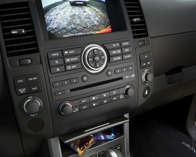 Nissan Pathfinder 2008 позашляховик — 7