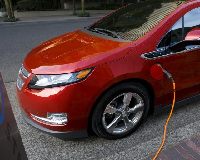 Chevrolet Volt хетчбек — 20