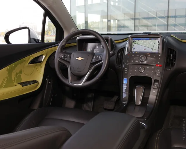 Chevrolet Volt хетчбек — 12