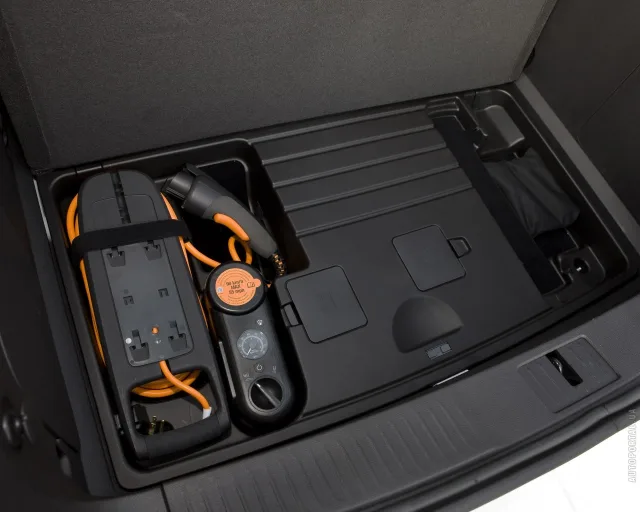 Chevrolet Volt хетчбек — 3