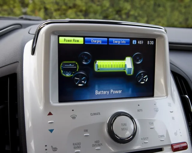 Chevrolet Volt хетчбек — 11