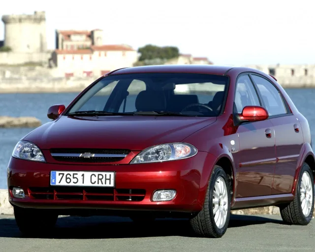 Chevrolet Lacetti 5-door hatchback — 11