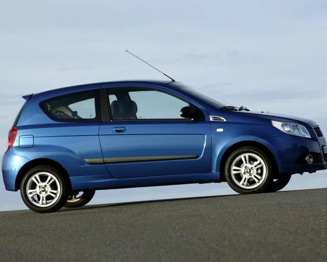Chevrolet Aveo 3-дверний хетчбек — 7