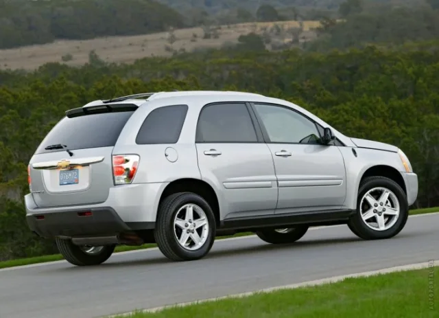 Chevrolet Equinox кросовер — 15
