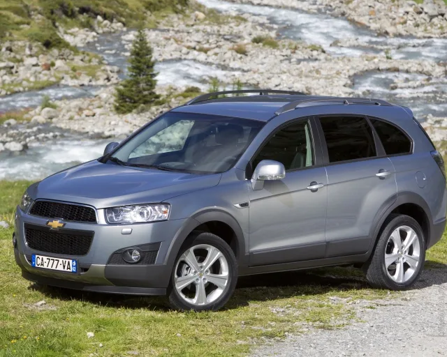 Chevrolet Captiva 2011 crossover — 19