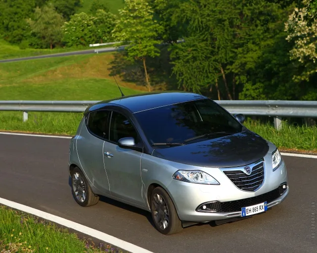 Lancia Ypsilon 1.3D MT Platinum — 10