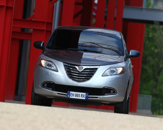 Lancia Ypsilon 1.3D MT Platinum — 18