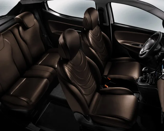 Lancia Ypsilon 1.3D MT Platinum — 2