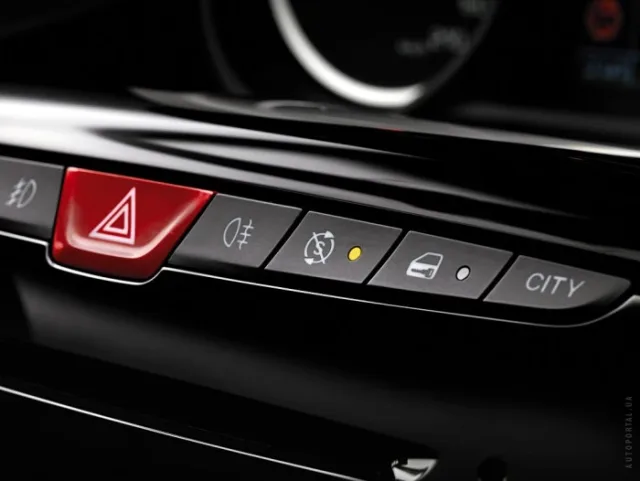 Lancia Ypsilon 1.3D MT Platinum — 9