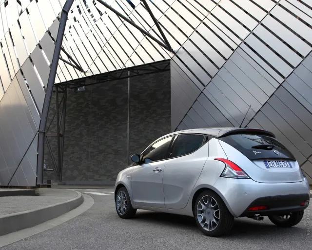 Lancia Ypsilon 1.3D MT Platinum — 25