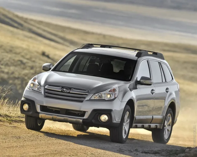 Subaru Outback 2013 універсал — 12
