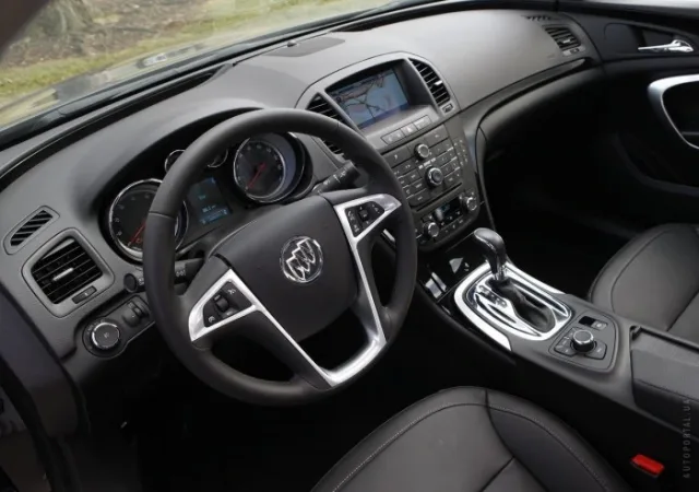 Buick Regal седан — 4