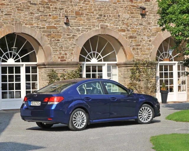 Subaru Legacy 2009 седан — 21