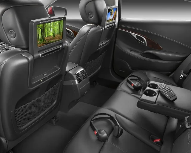 Buick LaCrosse седан — 7