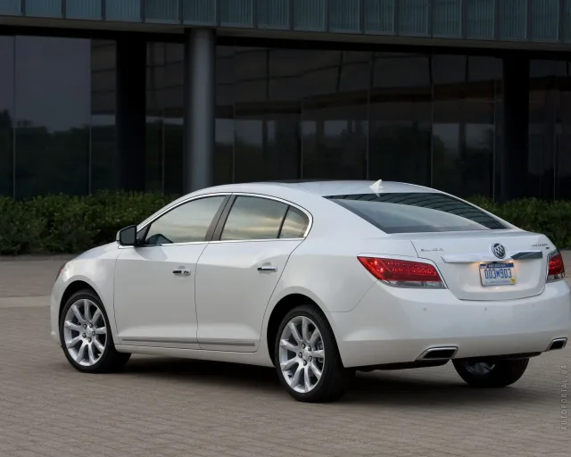 Buick LaCrosse седан — 15