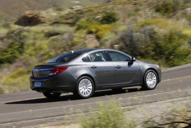 Buick Regal седан — 11