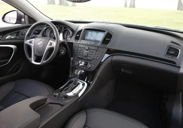 Buick Regal седан — 3