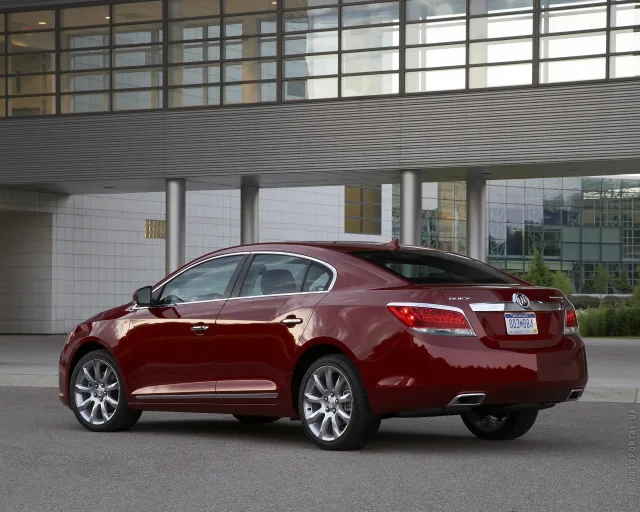 Buick LaCrosse седан — 22