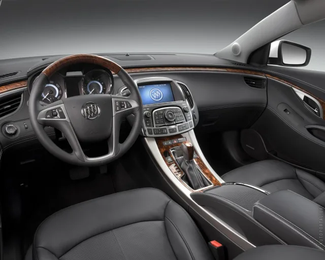 Buick LaCrosse седан — 6