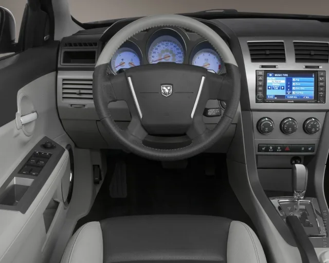 Dodge Avenger sedan — 3