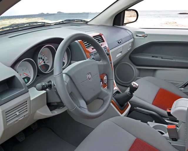Dodge Caliber (Додж Калибер) кроссовер — 3