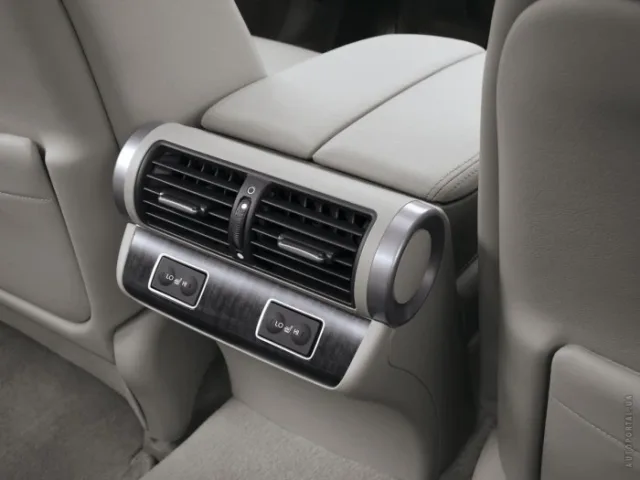 Honda Legend sedan — 16