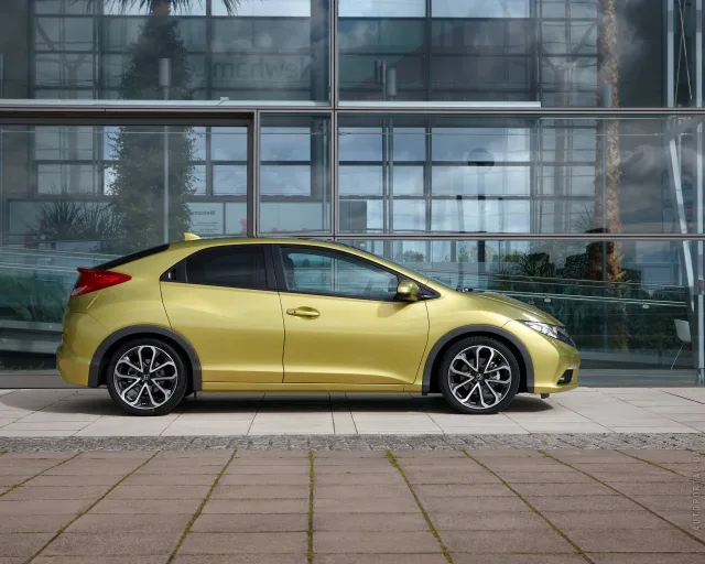 Honda Civic 2012 5-door hatchback — 15