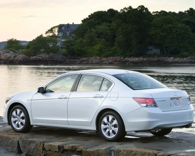 Honda Accord USA sedan — 24