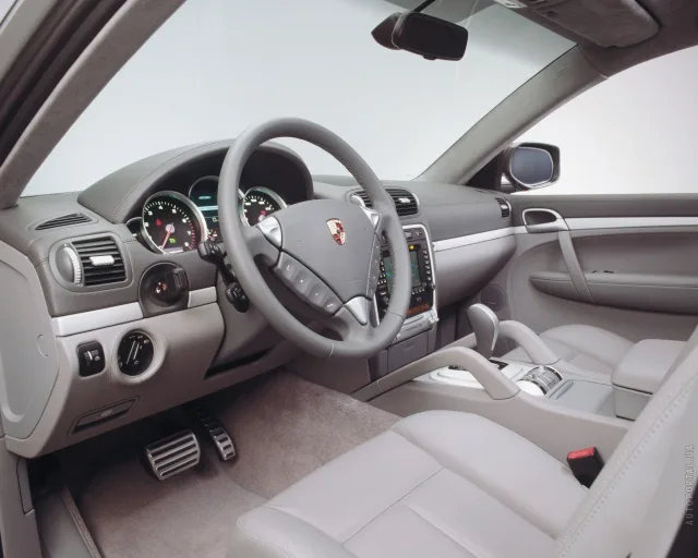 Porsche Cayenne 2002 кросовер — 13